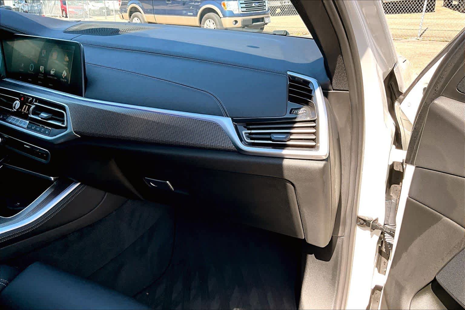 Used 2022 BMW X5 xDrive40i w/ M Sport Package AWD/4WD image 22