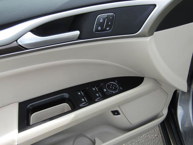 Certified 2018 Ford Fusion SE w/ Equipment Group 602A FWD image 17