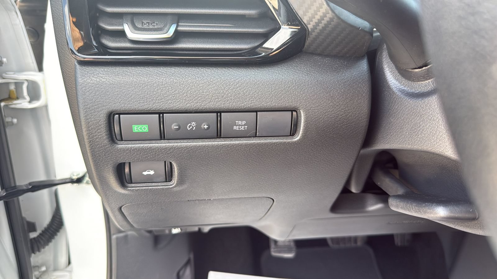 Used 2025 Nissan Sentra SV FWD image 15