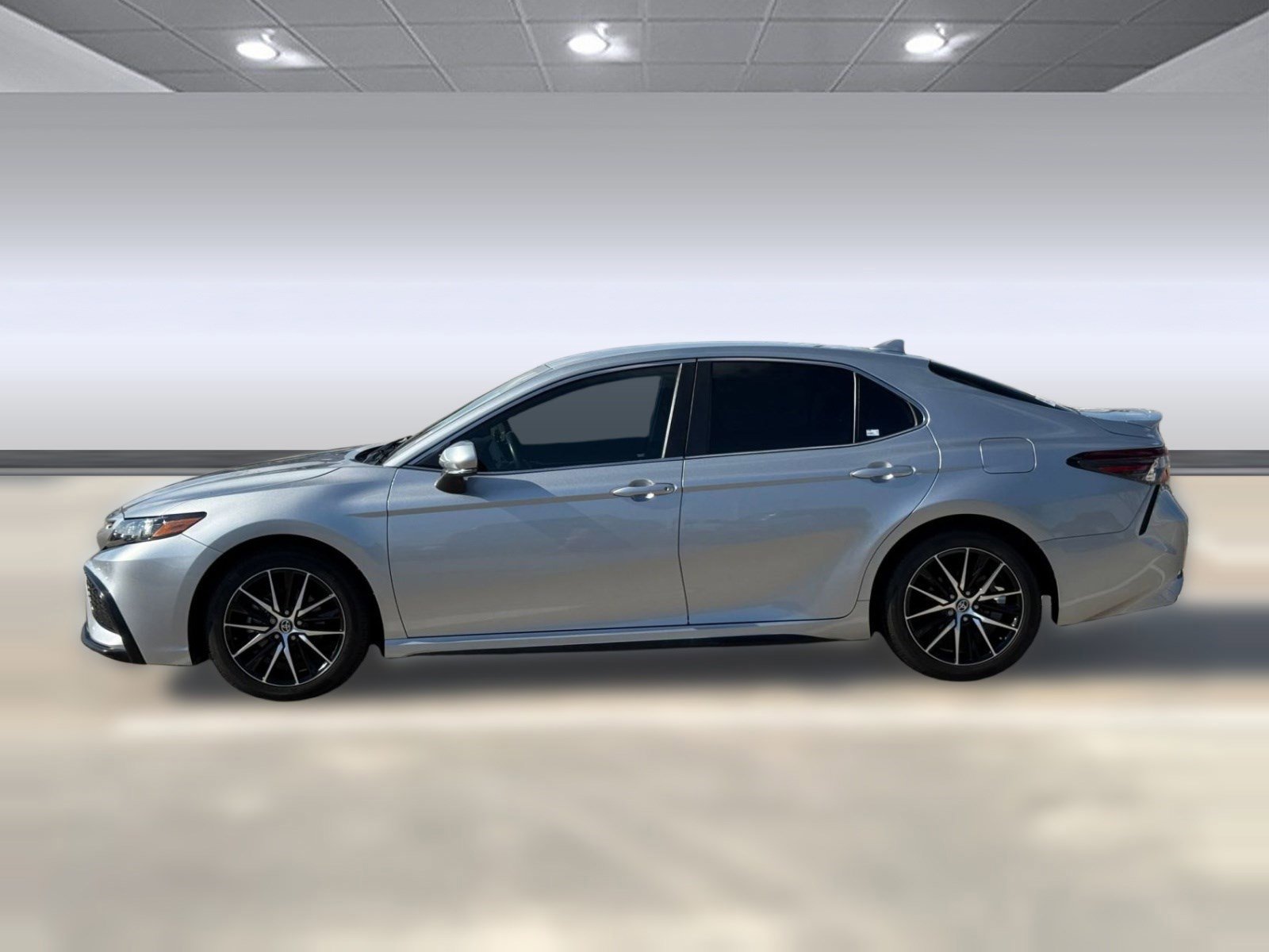 Used 2023 Toyota Camry SE image 6