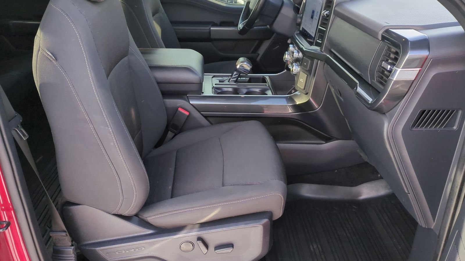 Certified 2022 Ford F150 XLT w/ Equipment Group 302A High image 25