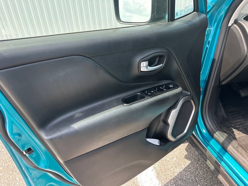 Used 2022 Jeep Renegade Latitude AWD/4WD image 13