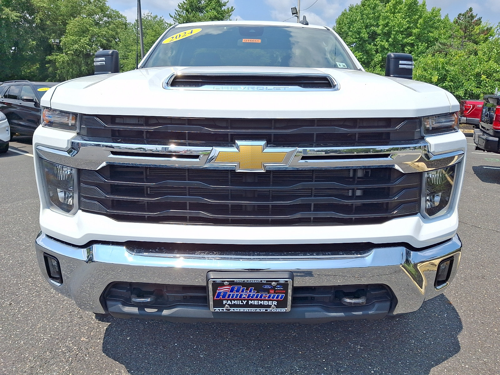 Used 2024 Chevrolet Silverado 2500 LT w/ Convenience Package AWD/4WD image 3