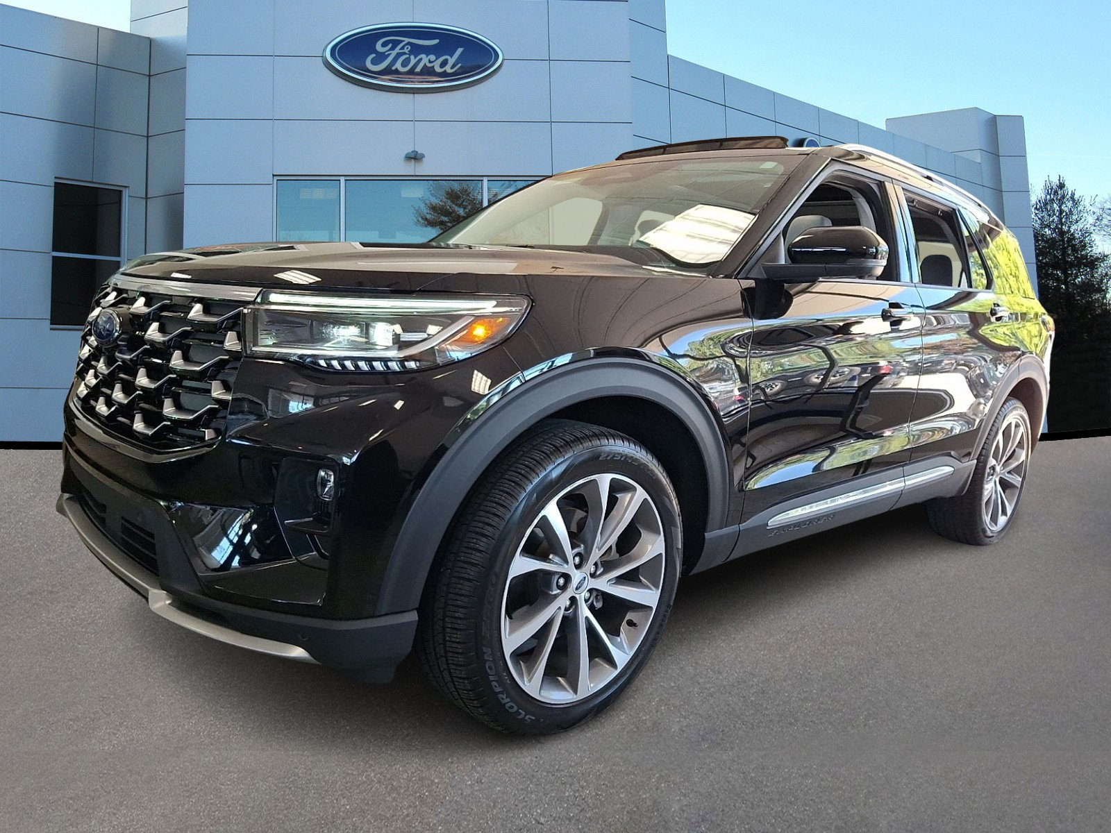 Certified 2025 Ford Explorer Platinum w/ Ultimate Package AWD/4WD image 4