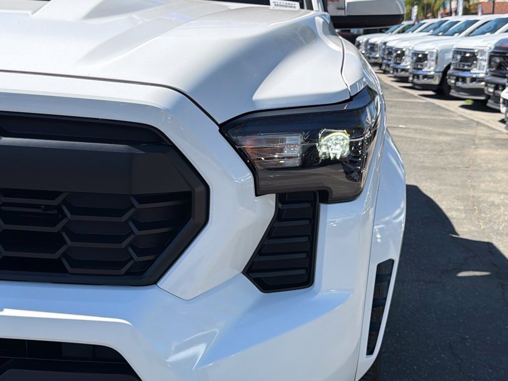 Used 2025 Toyota Tacoma TRD Sport AWD/4WD image 15