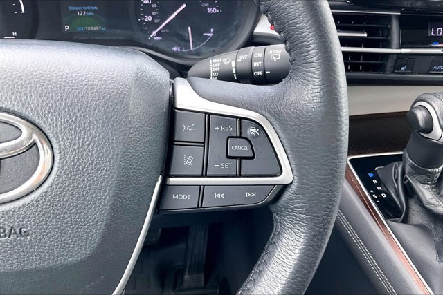 Used 2021 Toyota Sienna XLE FWD image 18
