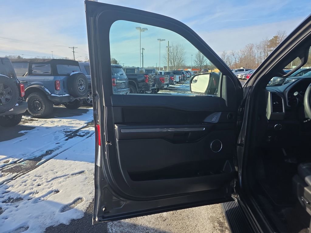 Certified 2018 Ford Expedition Max XLT image 29