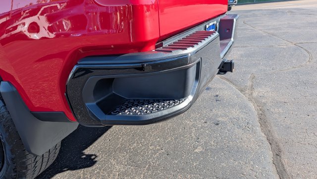 Used 2025 Chevrolet Silverado 1500 Custom Trail Boss w/ Dark Appearance Package AWD/4WD image 12