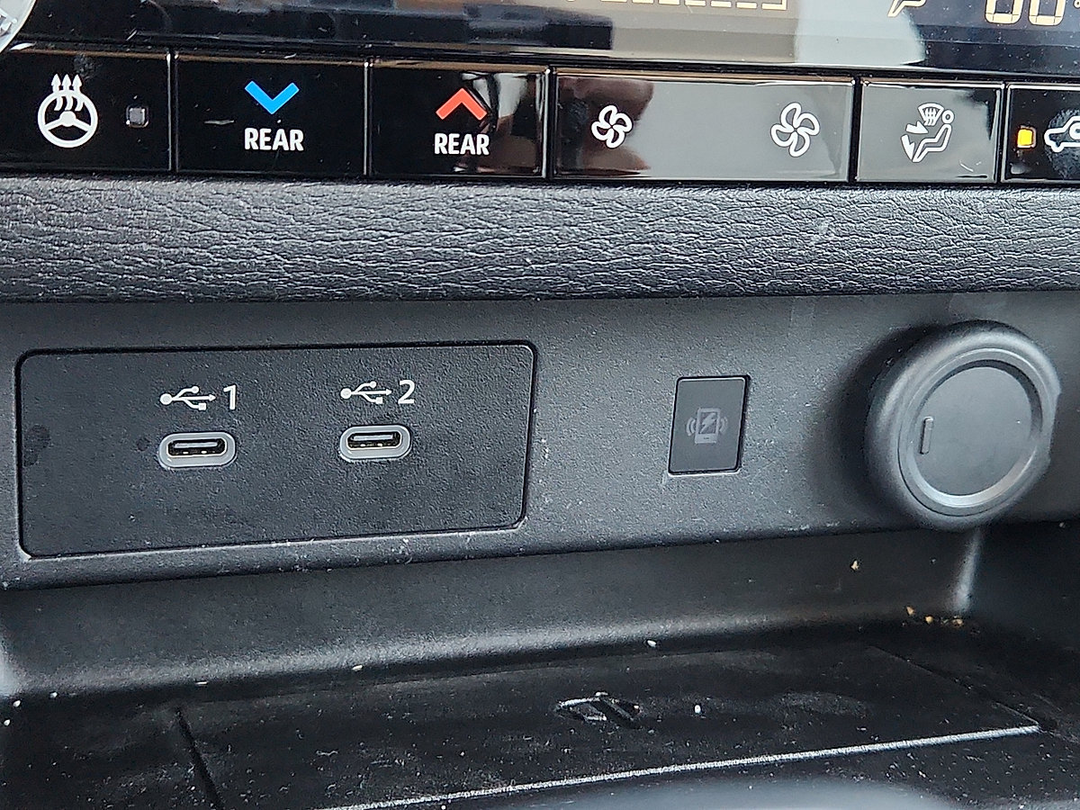 Used 2025 Mitsubishi Outlander SEL FWD image 24