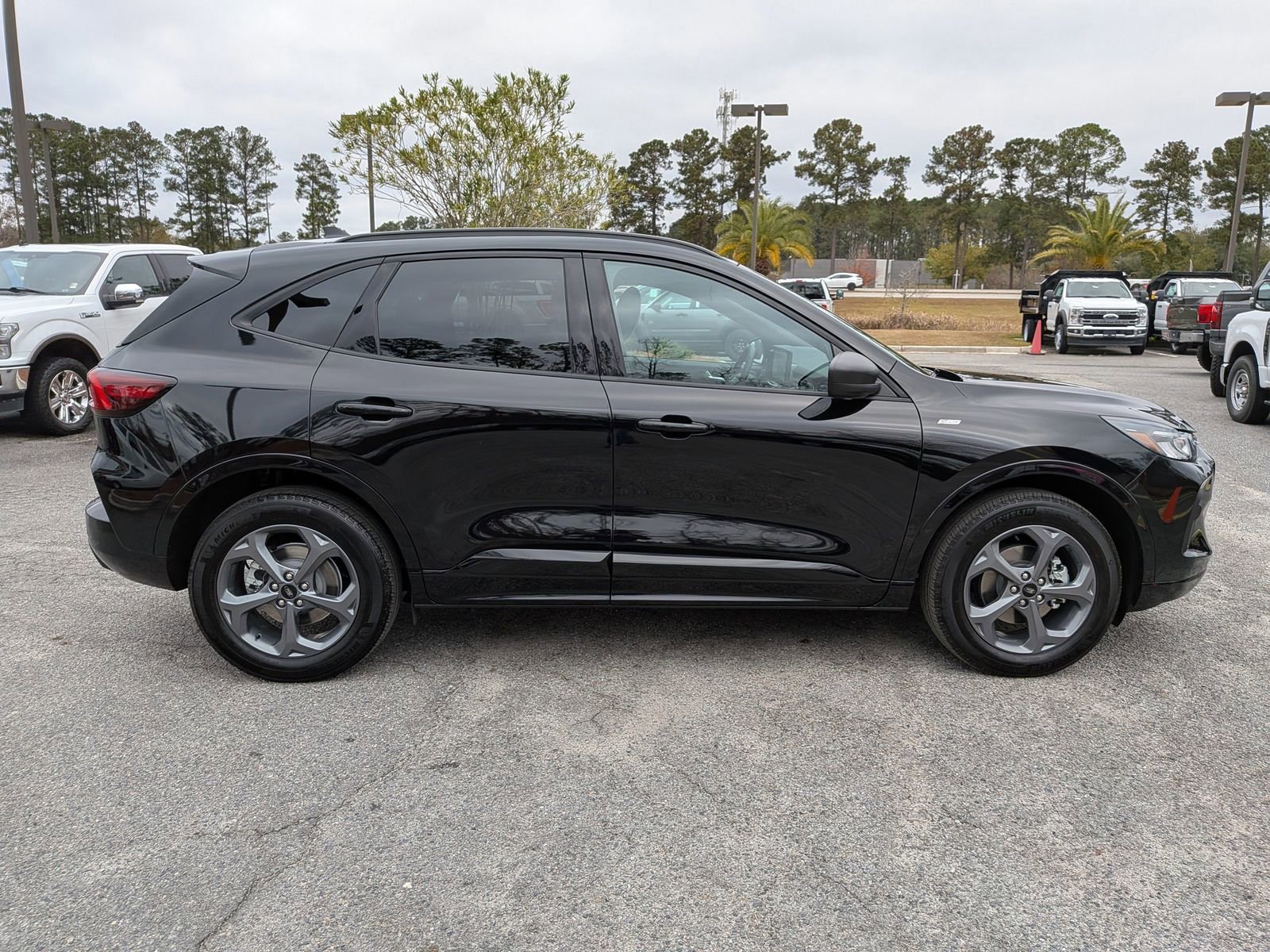 Certified 2023 Ford Escape ST-Line w/ Tech Pack #1 image 6