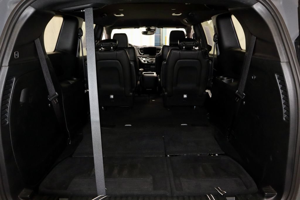 Used 2025 Chrysler Pacifica Select FWD image 14