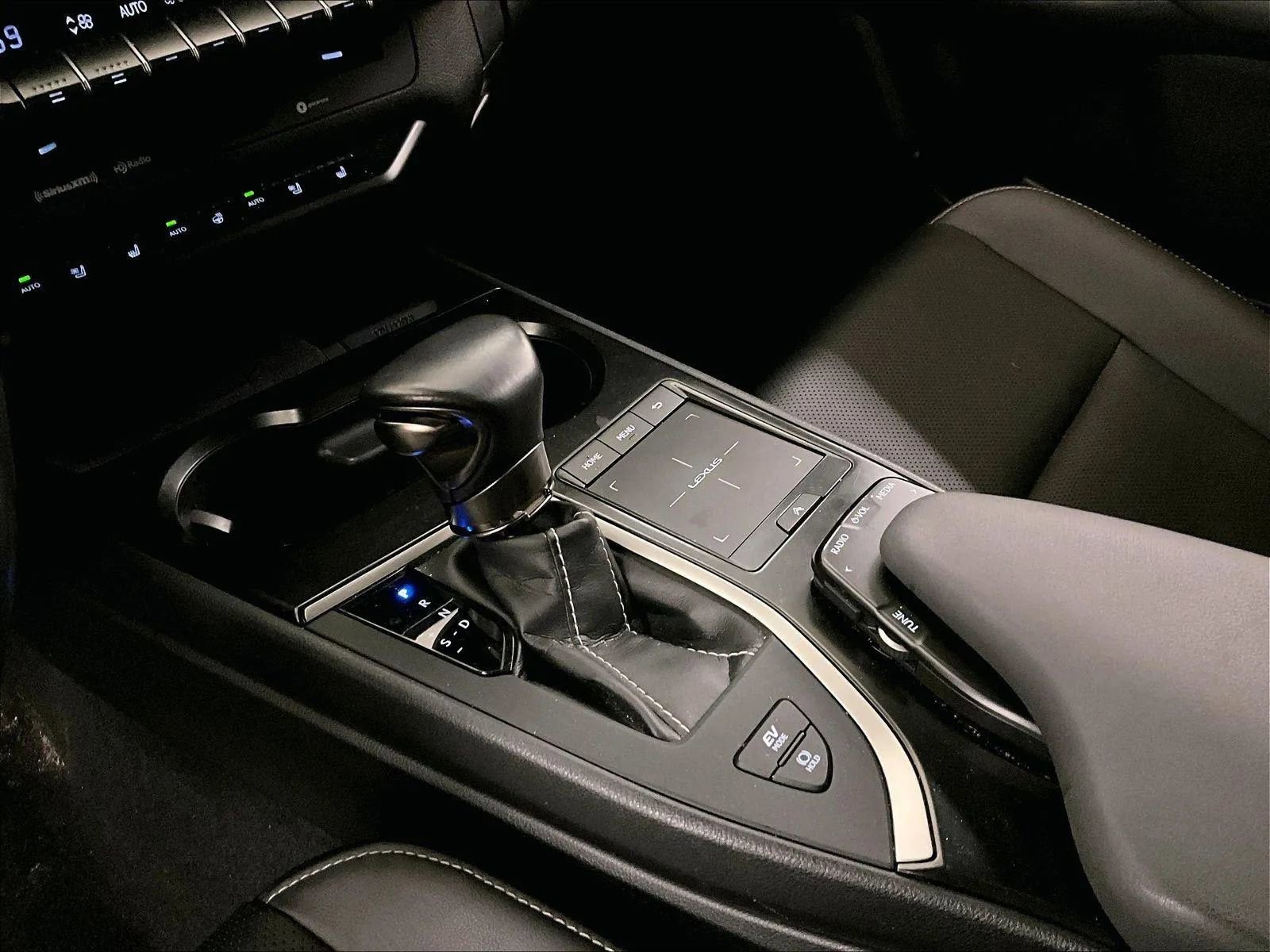 Used 2019 Lexus UX 250h w/ Premium Package AWD/4WD image 16