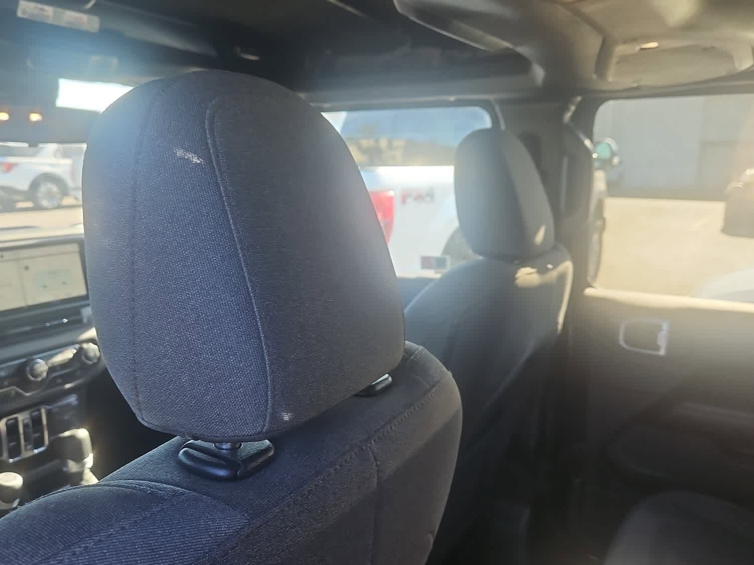 Used 2024 Jeep Wrangler Unlimited Sahara AWD/4WD image 11