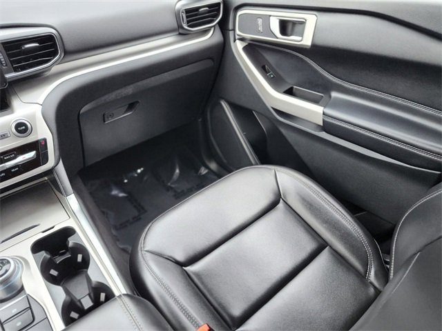 Certified 2022 Ford Explorer XLT w/ Equipment Group 202A image 15