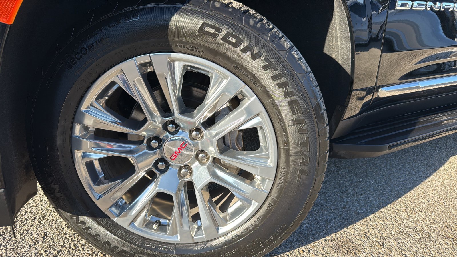 Used 2022 GMC Yukon Denali AWD/4WD image 29