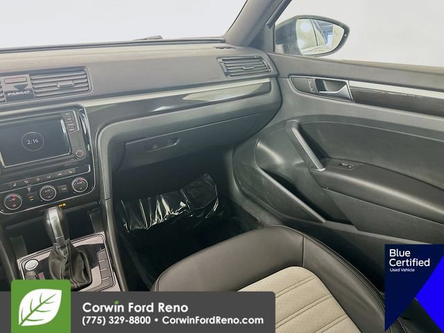 Used 2018 Volkswagen Passat 3.6 FWD image 26