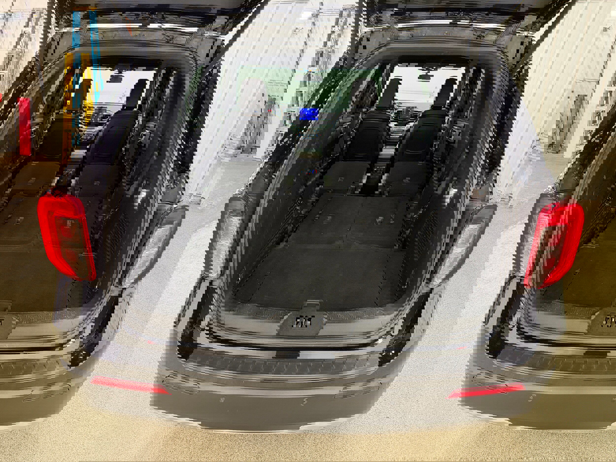 Certified 2020 Ford Explorer XLT w/ Equipment Group 202A image 31