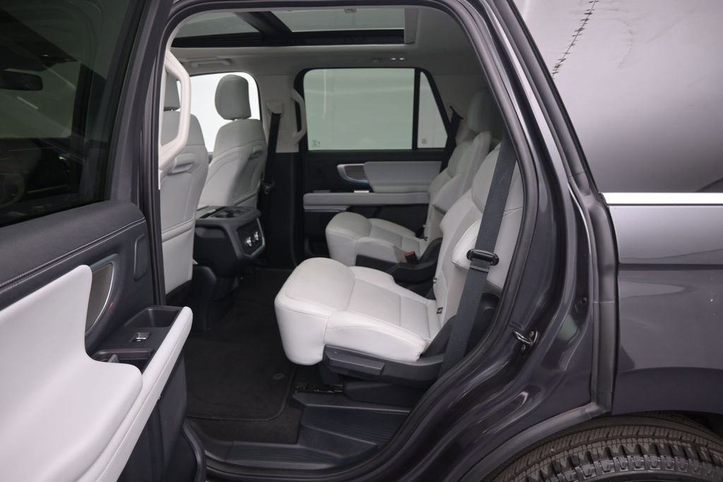 Certified 2025 Ford Expedition Platinum w/ Driver's Package AWD/4WD image 22