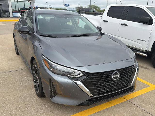 Used 2025 Nissan Sentra SR FWD image 2