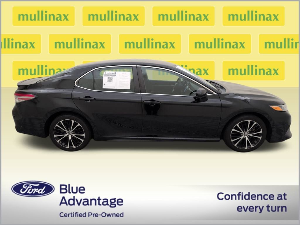 Used 2018 Toyota Camry SE image 2