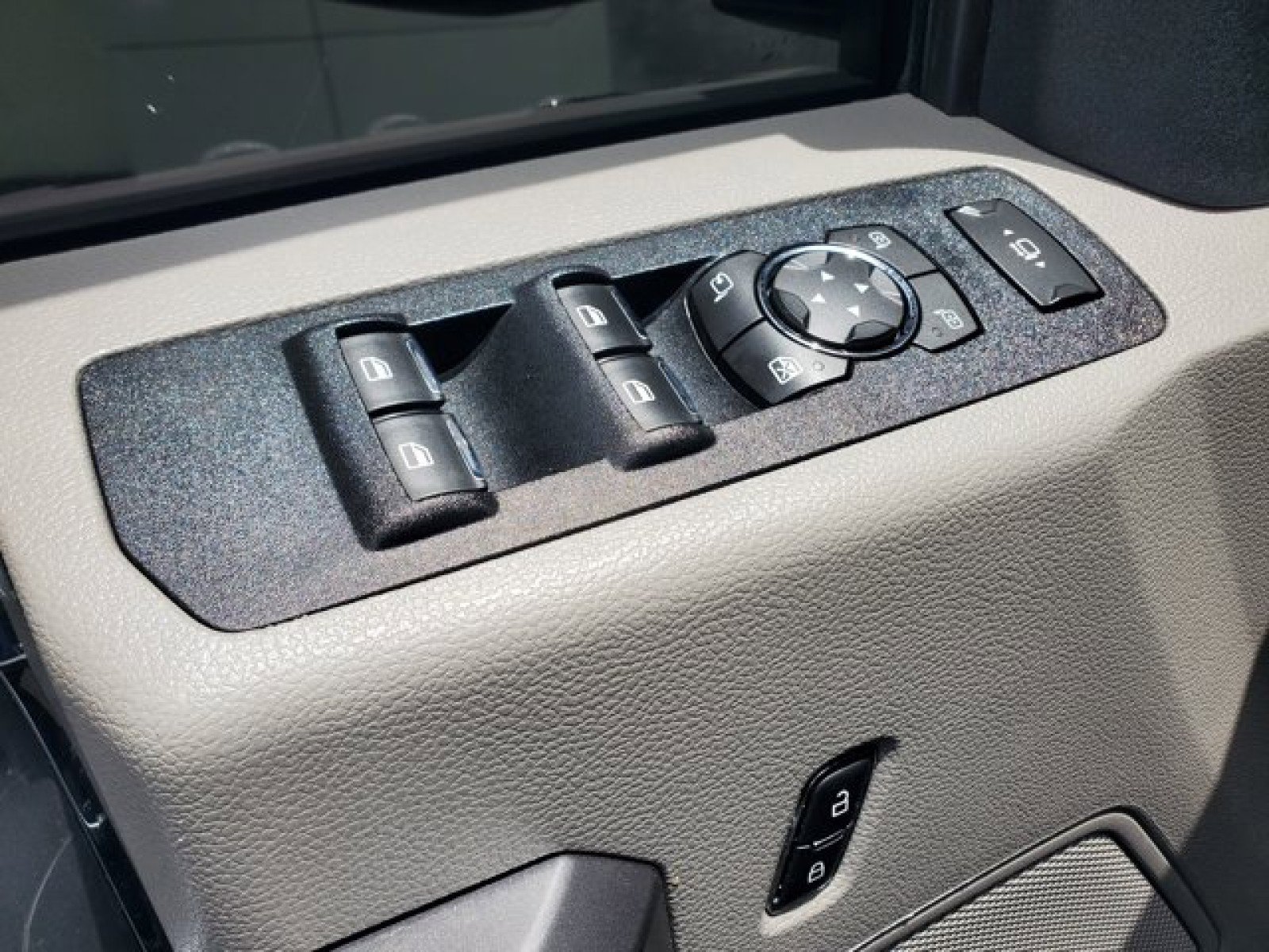 Certified 2021 Ford F250 XLT w/ XLT Premium Package AWD/4WD image 14