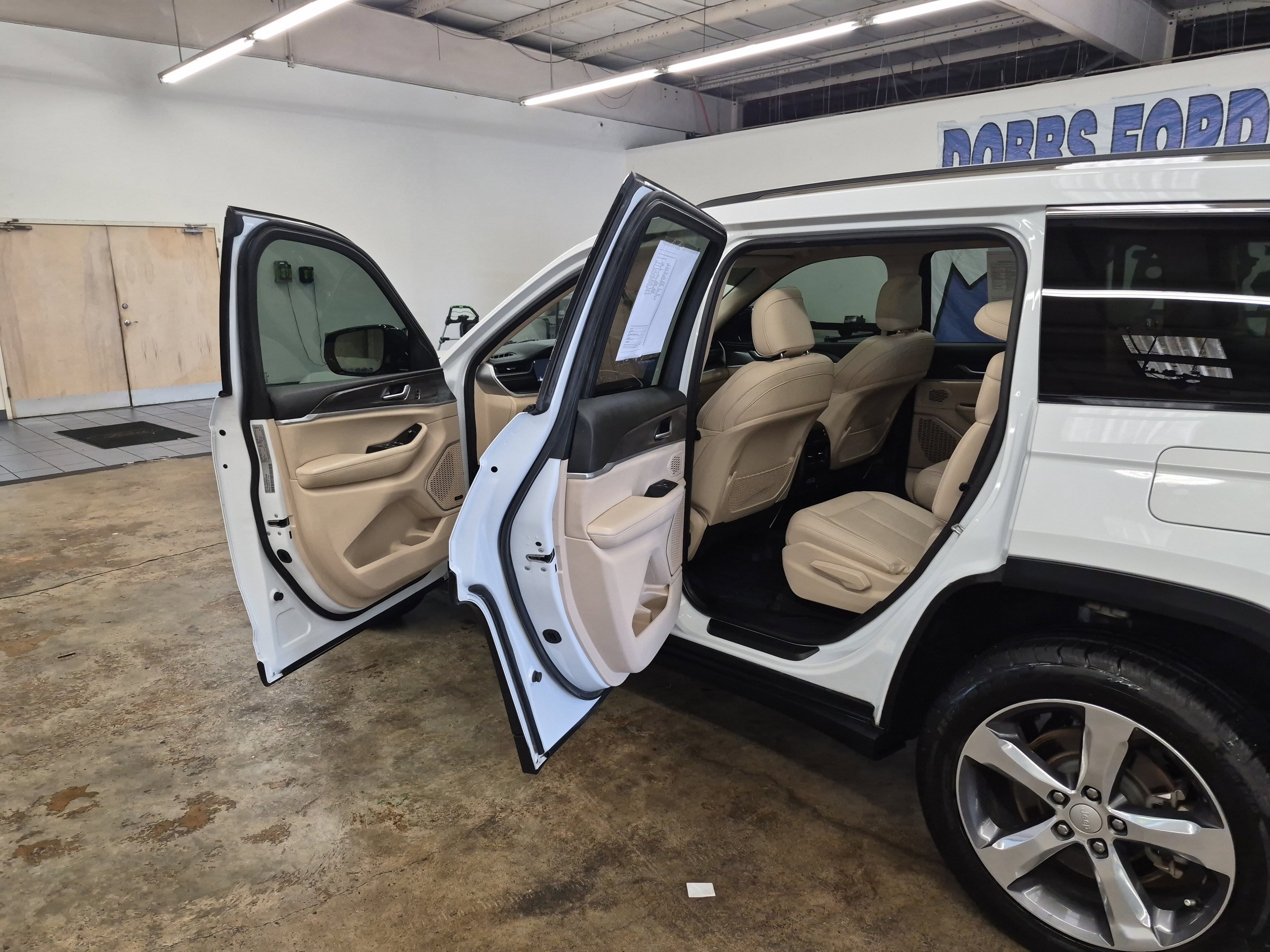 Used 2021 Jeep Grand Cherokee L Limited AWD/4WD image 14