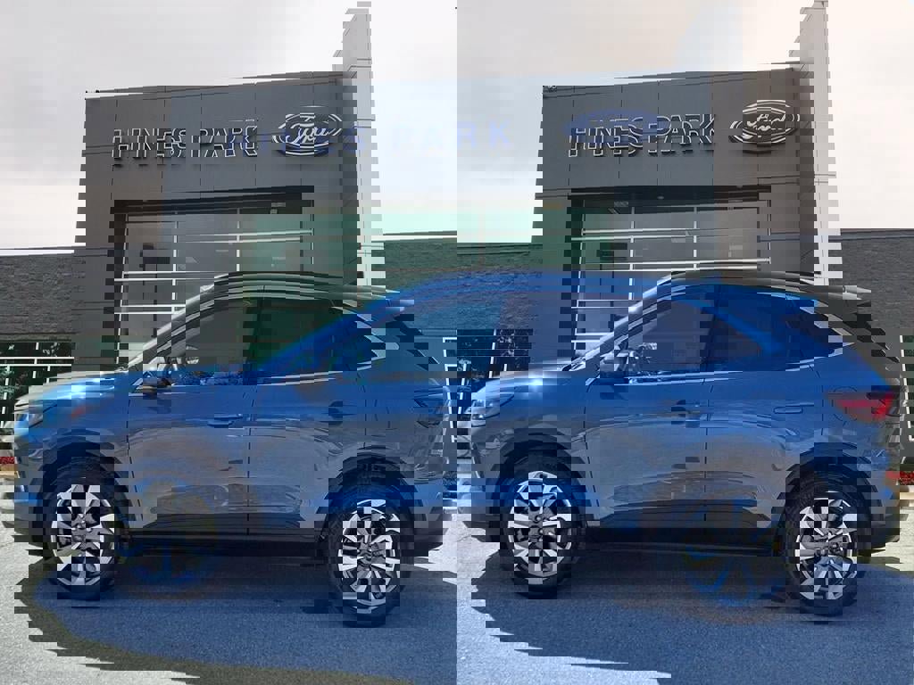 Certified 2023 Ford Escape Platinum w/ Class II Trailer Tow Package image 2