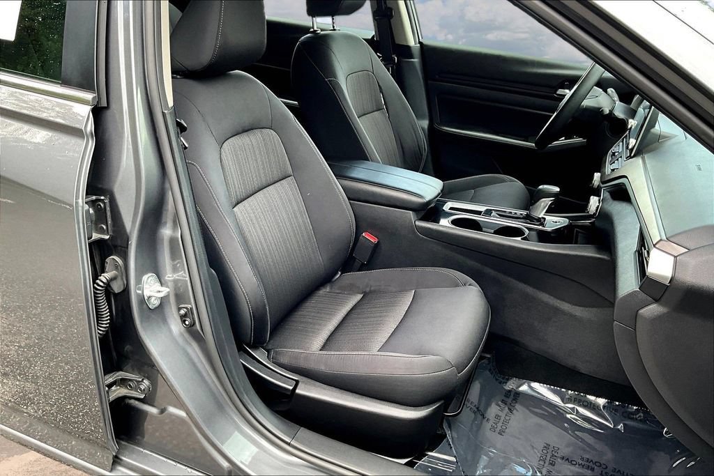 Used 2024 Nissan Altima 2.5 SV FWD image 31
