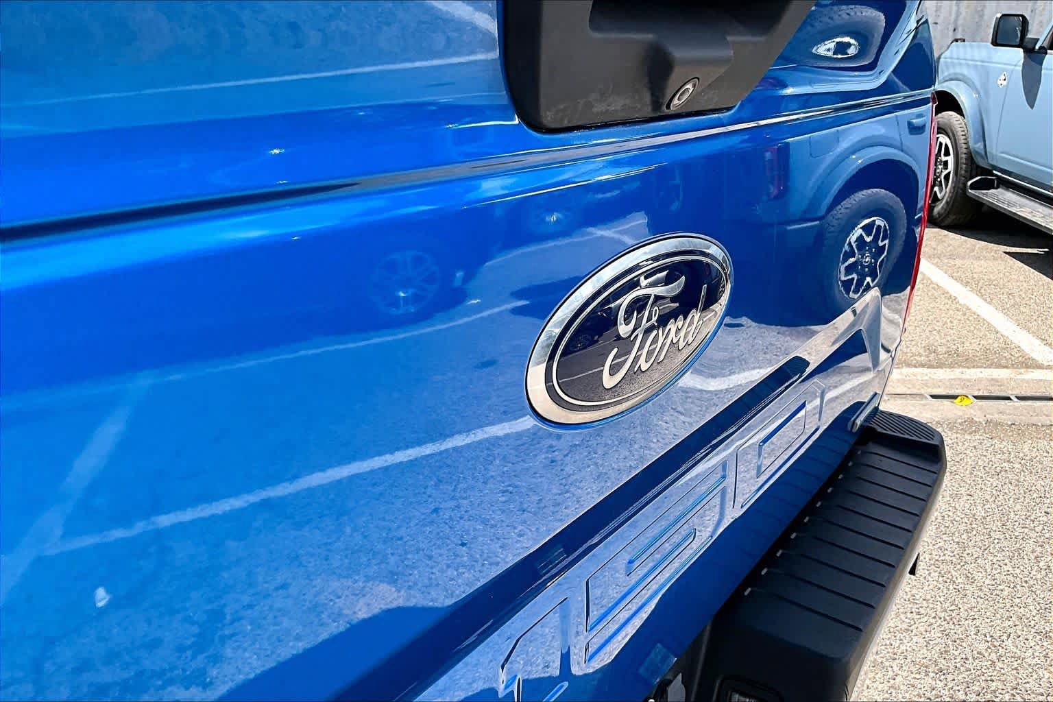 Certified 2019 Ford F150 XLT w/ Equipment Group 302A Luxury AWD/4WD image 31