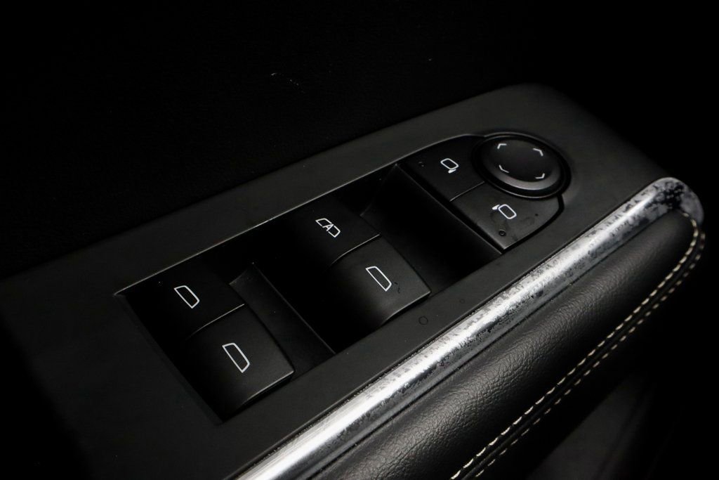 Used 2025 GMC Acadia Elevation image 28