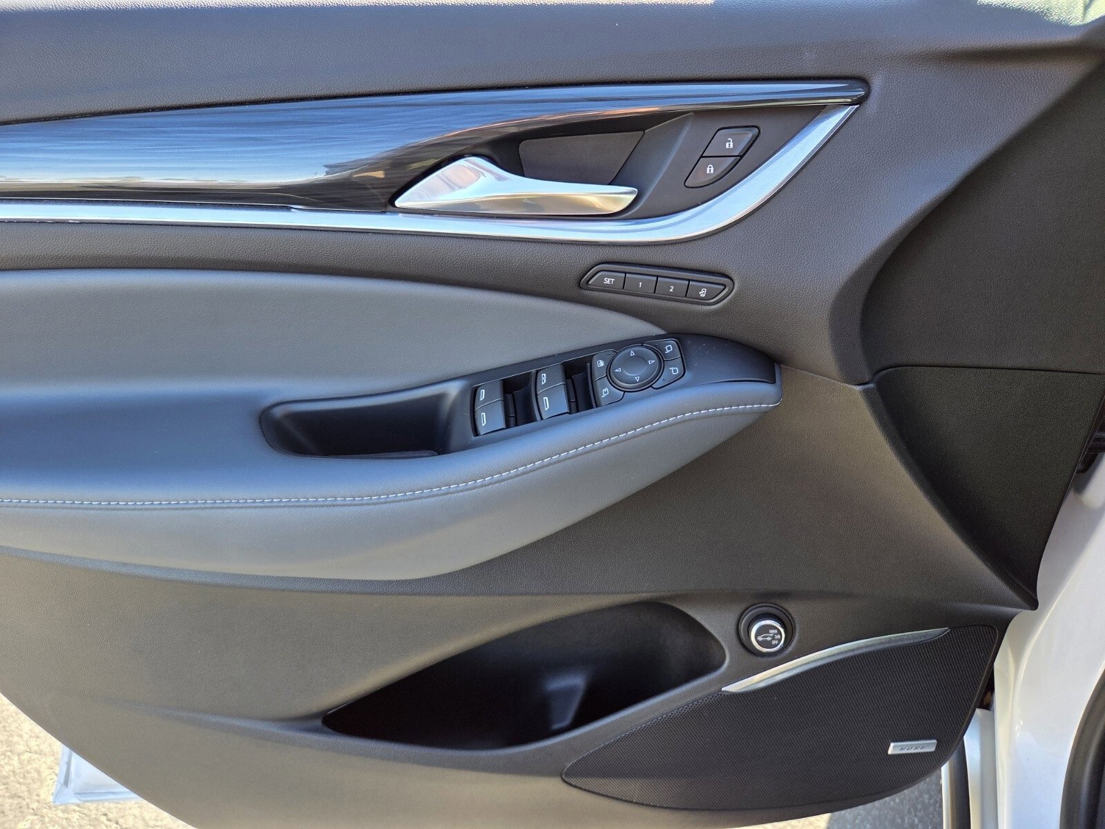 Used 2022 Buick Enclave Premium w/ Experience Buick Package image 19