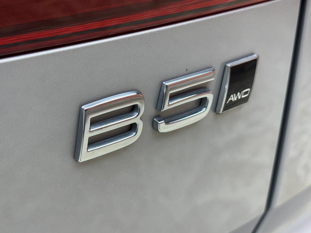 Used 2022 Volvo XC60 B5 Momentum AWD/4WD image 5