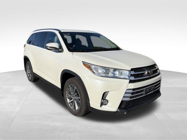 Used 2019 Toyota Highlander XLE AWD/4WD image 12