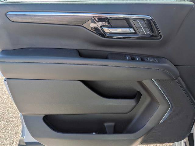 Used 2025 Chevrolet Suburban LT AWD/4WD image 15