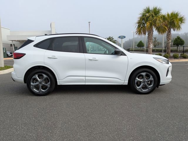 Certified 2023 Ford Escape ST-Line AWD/4WD image 3