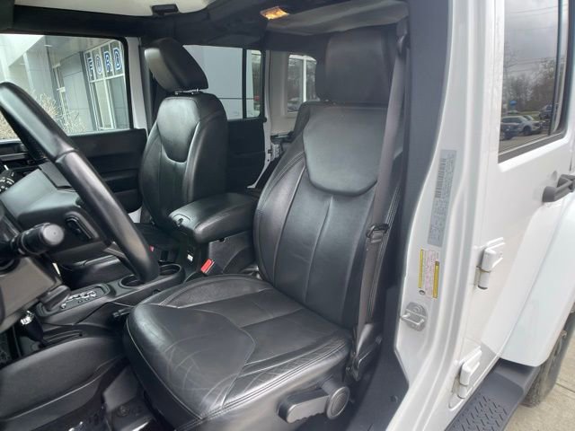 Used 2017 Jeep Wrangler Unlimited Sahara AWD/4WD image 16