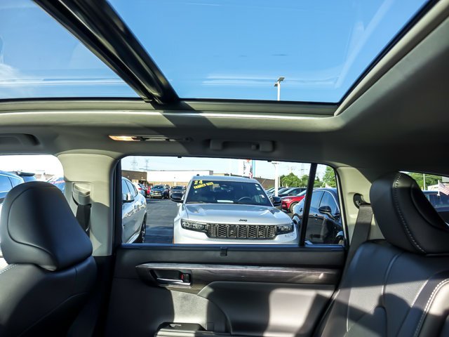 Used 2026 Toyota Highlander Limited AWD/4WD image 13