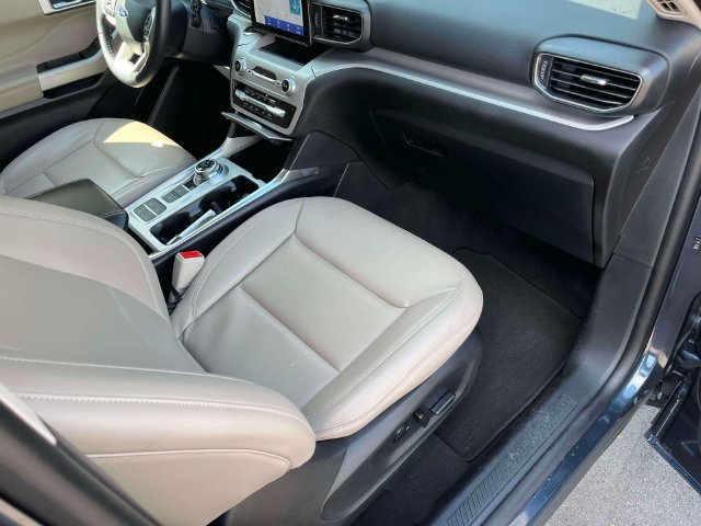 Certified 2024 Ford Explorer XLT w/ Equipment Group 202A RWD image 25