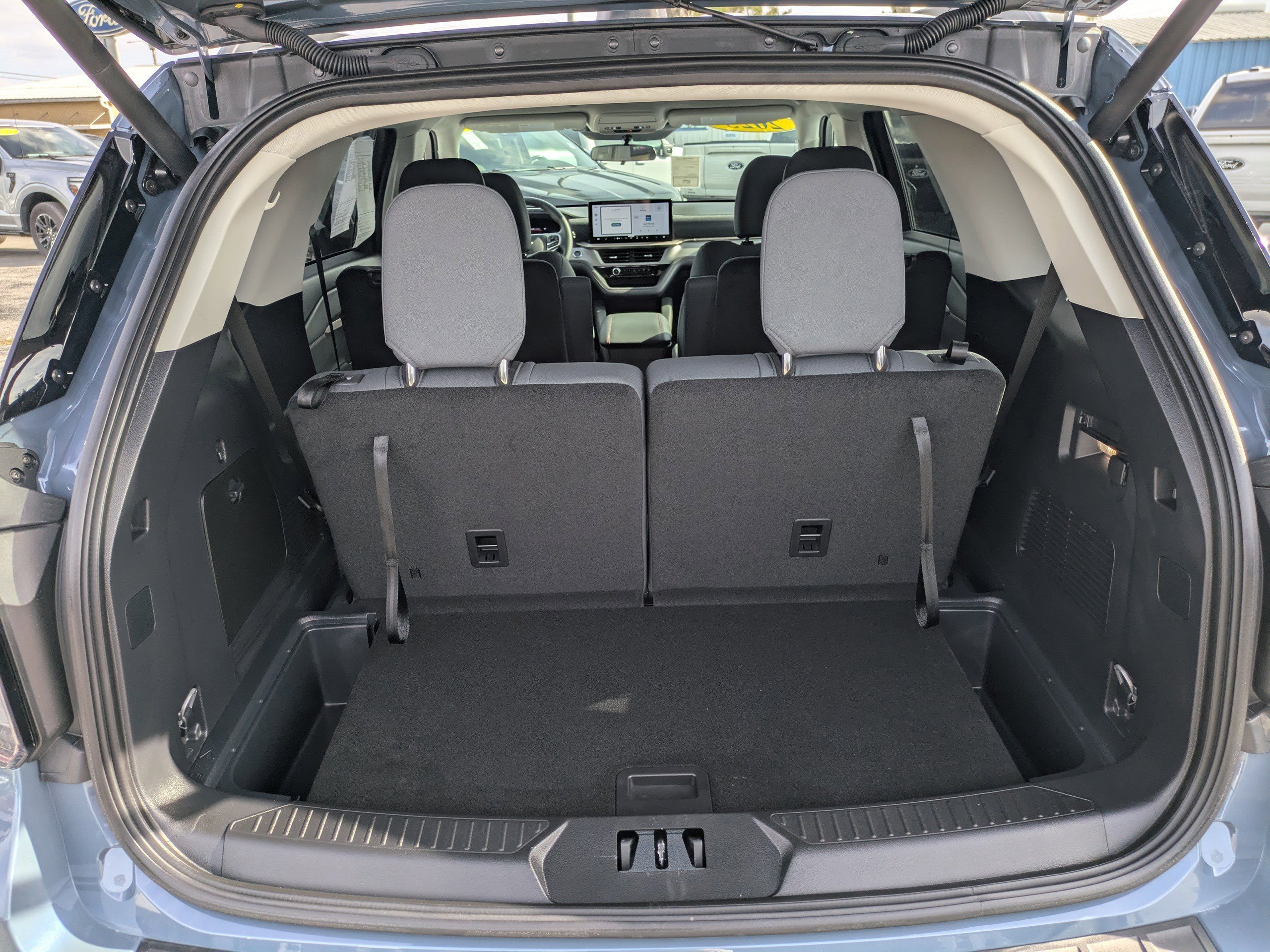 Certified 2025 Ford Explorer Active RWD image 12