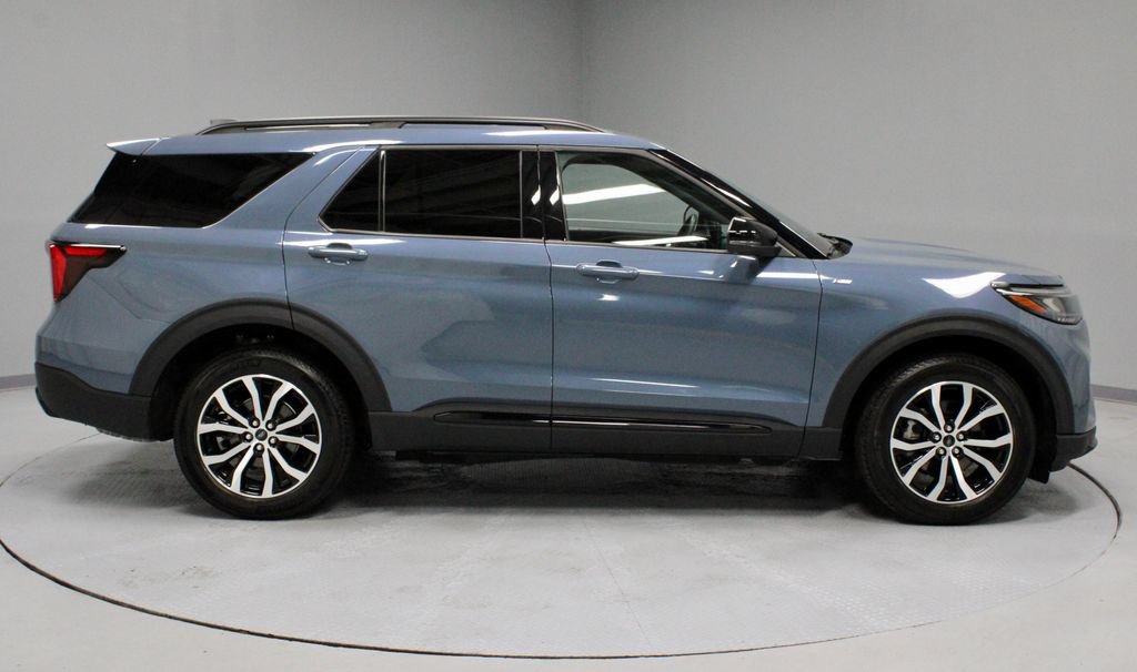 Certified 2025 Ford Explorer ST-Line AWD/4WD image 13