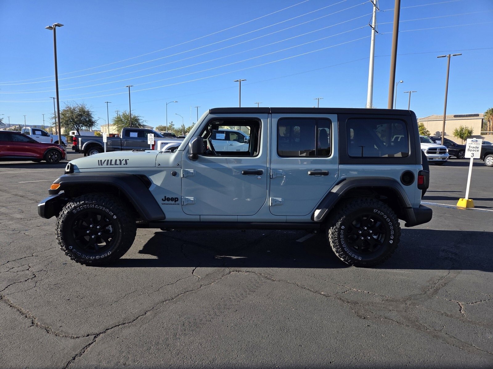 Used 2023 Jeep Wrangler Willys image 3