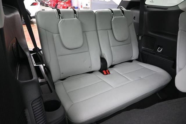 Certified 2025 Ford Explorer Platinum w/ Ultimate Package AWD/4WD image 29