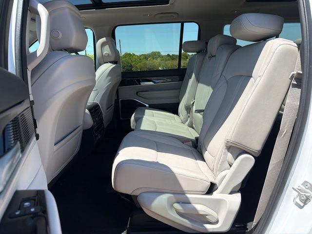 Used 2024 Jeep Wagoneer L 4WD w/ Premium Group I image 18