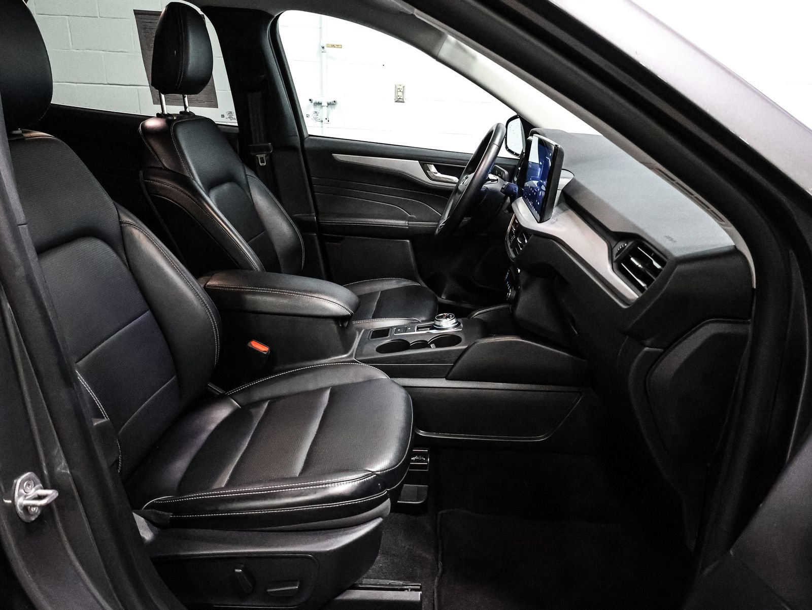 Certified 2025 Ford Escape Platinum AWD/4WD image 21