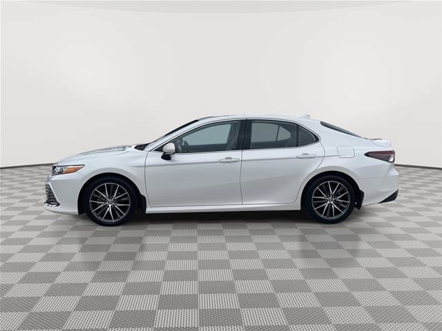 Used 2022 Toyota Camry XLE w/ Navigation Upgrade Package FWD image 2