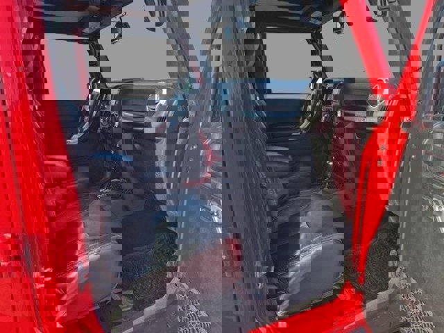 Used 2017 Jeep Wrangler Unlimited Rubicon w/ Connectivity Group image 11