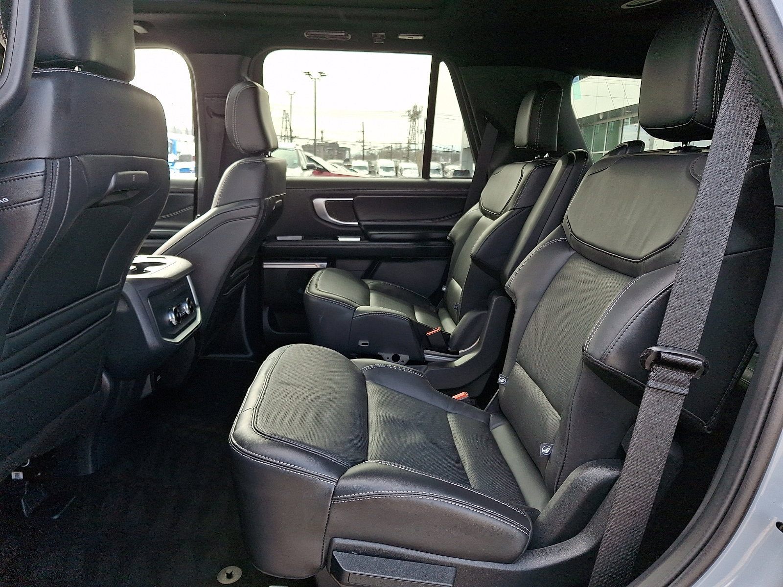 Certified 2025 Ford Expedition Platinum w/ Stealth Appearance Package AWD/4WD image 10