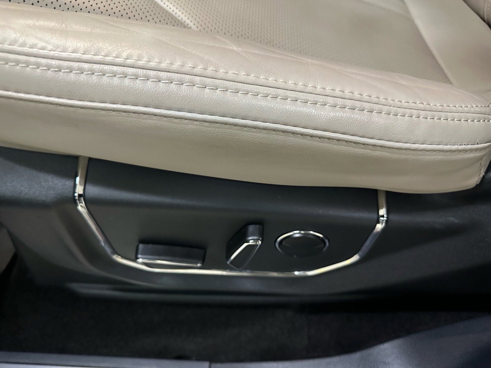 Certified 2023 Ford Expedition Platinum image 34