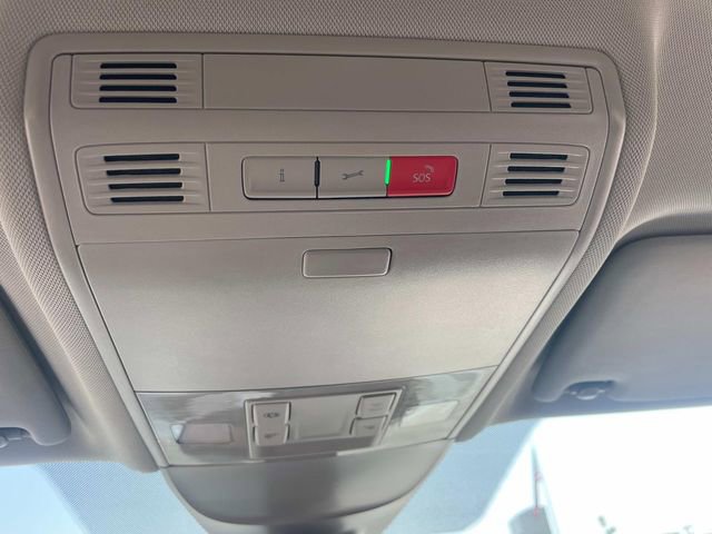 Used 2024 Volkswagen Taos SE image 32