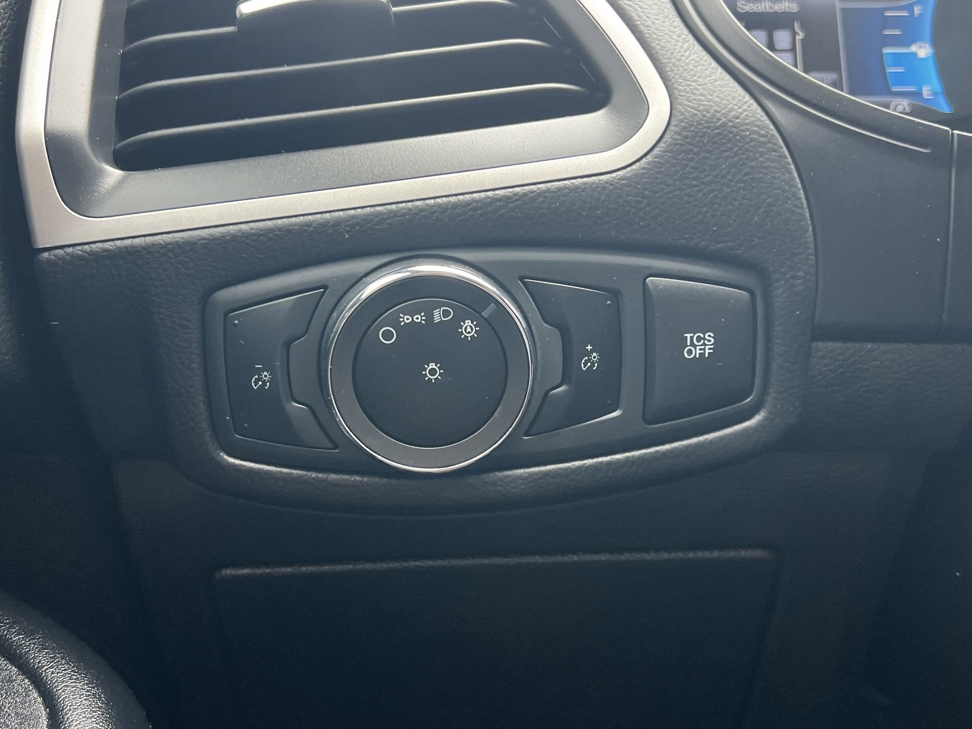 Certified 2023 Ford Edge SE w/ Black Appearance Package image 20